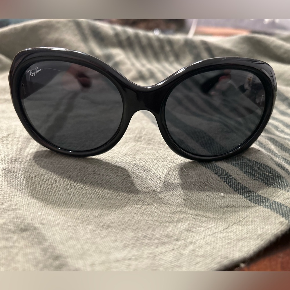 Ray-Ban sunglasses RB4191.